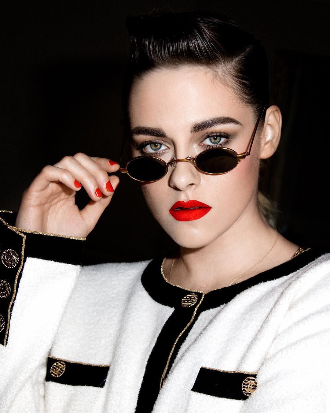 Kristen Stewart kém sắc trong ngày bế mạc và công bố kết quả giải thưởng LHP Cannes 71 Kristen Stewart kém sắc trong ngày bế mạc và công bố kết quả giải thưởng LHP Cannes 71